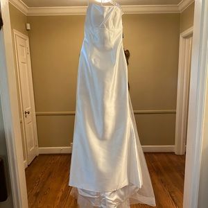 Never worn/Brand new wedding dress
